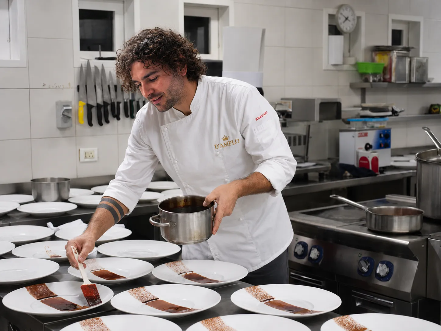 Ciccio che prepara i piatti