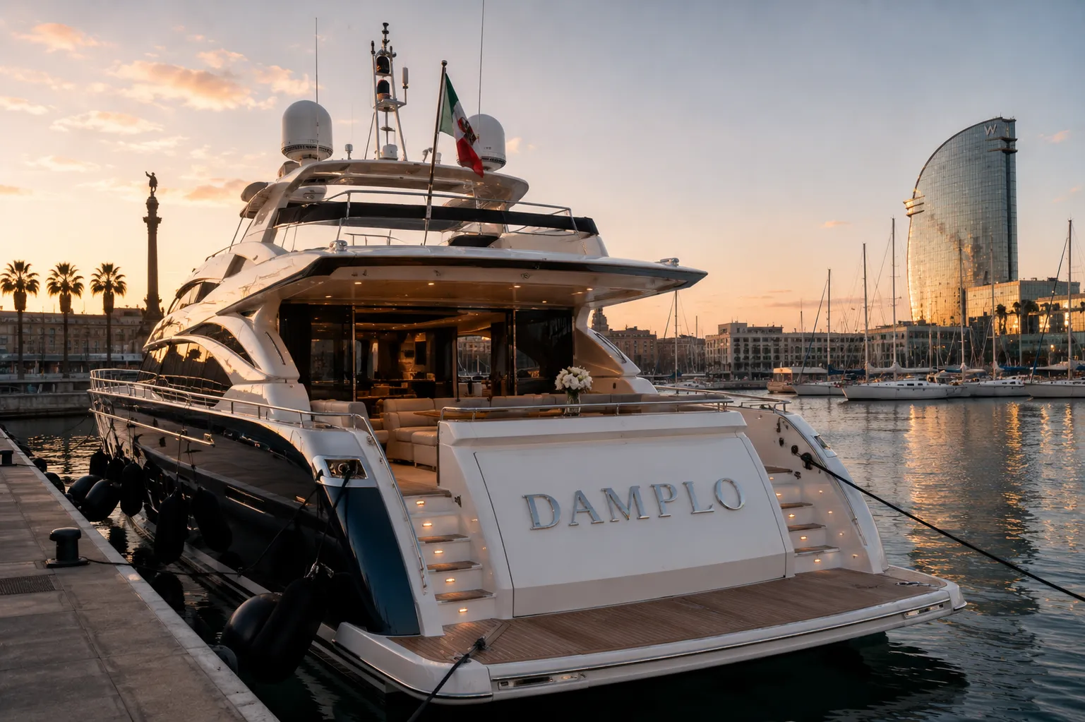 Yacht di lusso al porto di Barcellona